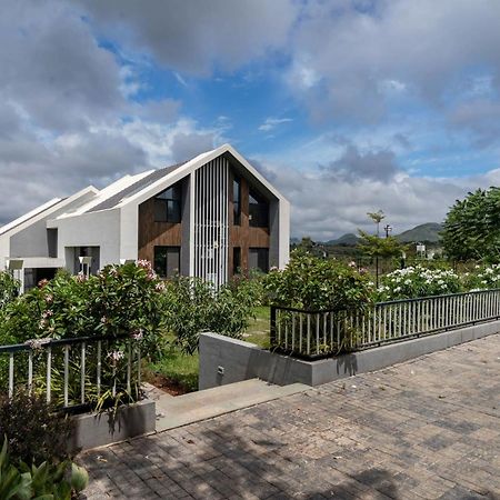 Stayvista At The Rainfield Villa With Gazebo & Lawn Nashik Eksteriør billede