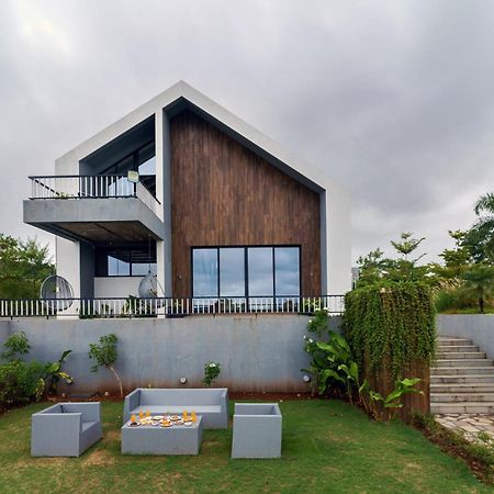 Stayvista At The Rainfield Villa With Gazebo & Lawn Nashik Eksteriør billede