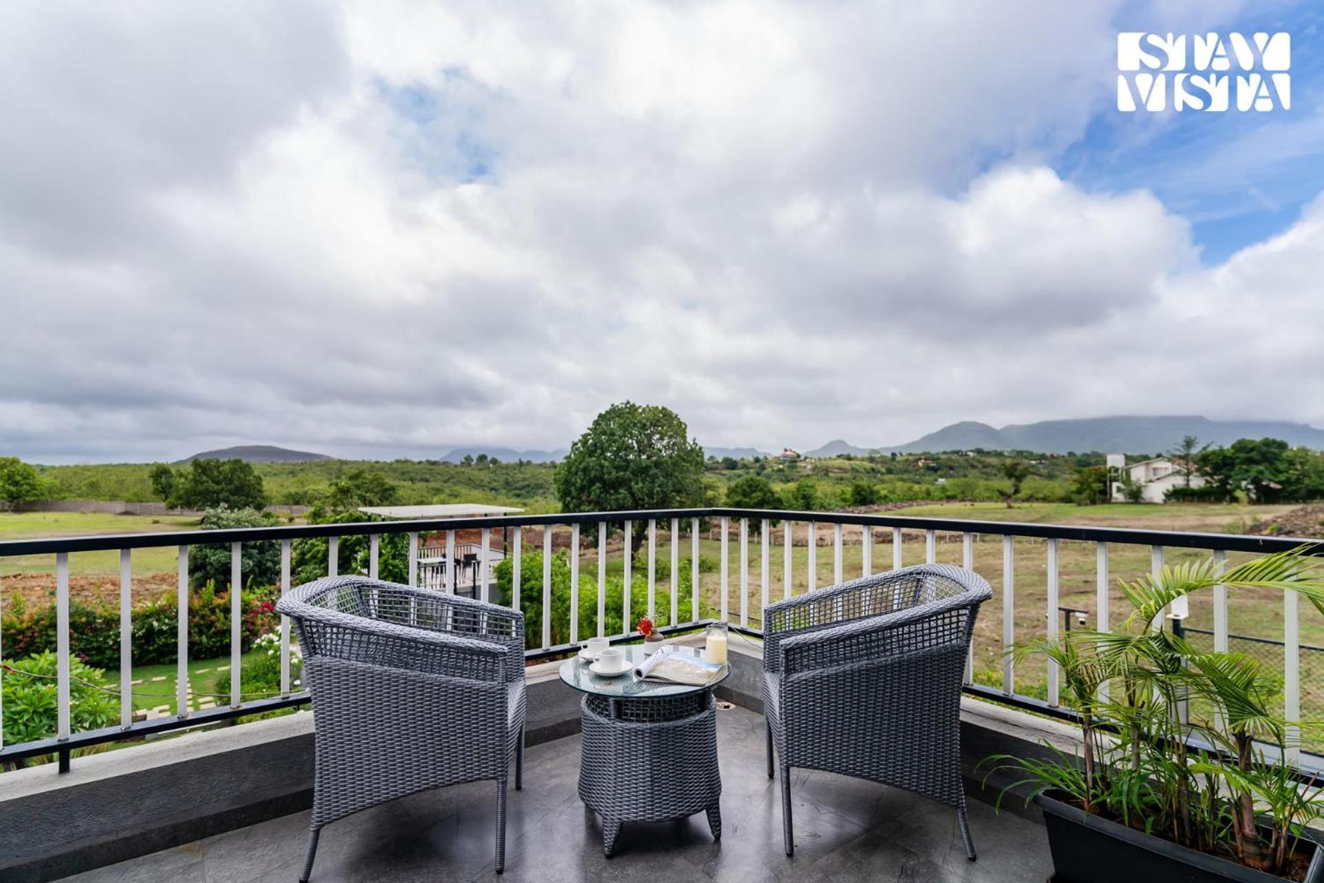 Stayvista At The Rainfield Villa With Gazebo & Lawn Nashik Eksteriør billede